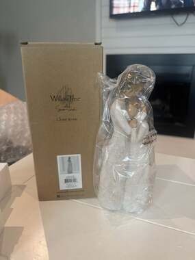 Willow Tree "Close to me" Hand-Painted Figurine by Susan Lordi